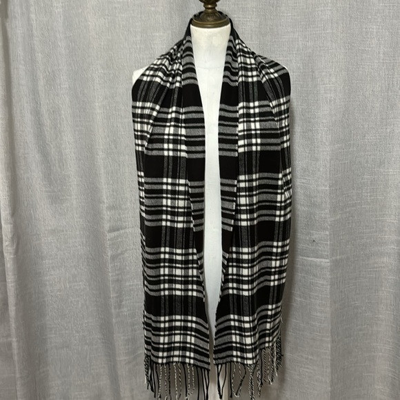 Like New Scarf-Black & White-Twisted Fringe-65x12 - Picture 5 of 10